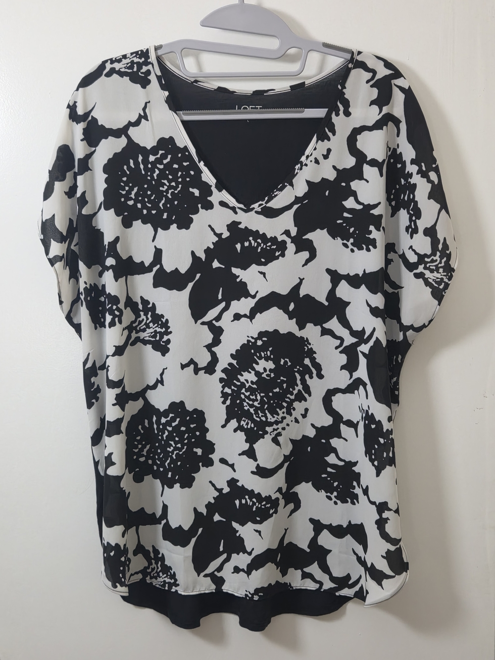 LOFT Black & White Floral V-Neck Blouse